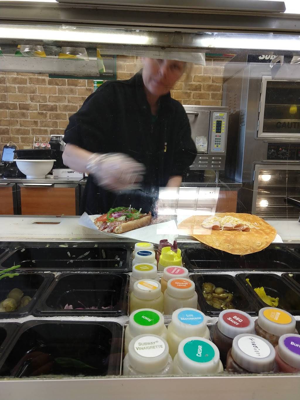 Subway Restaurants | restaurant | 9450 S Northshore Dr, Village Shop Ctr, Cross Creek Rd Suite 107, Knoxville, TN 37922, USA | 8655313010 OR +1 865-531-3010