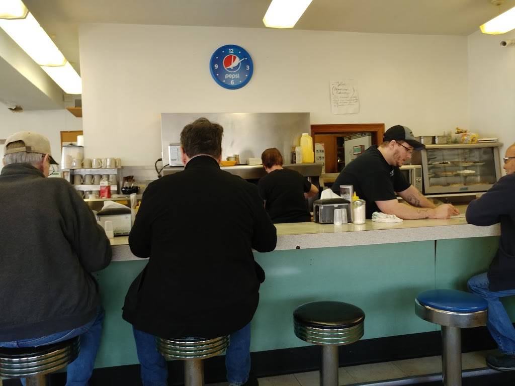 Dairy Bar | restaurant | 733 Clark Ave, Ashland, OH 44805, USA | 4192813002 OR +1 419-281-3002