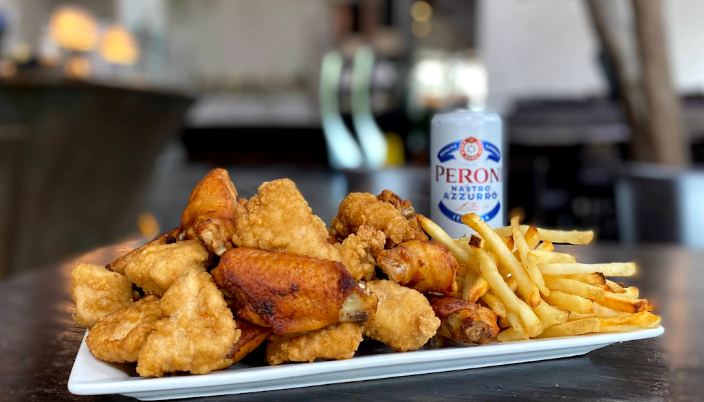 Wings & Things | restaurant | 14612 Ventura Blvd, Sherman Oaks, CA 91403, USA | 8187882178 OR +1 818-788-2178