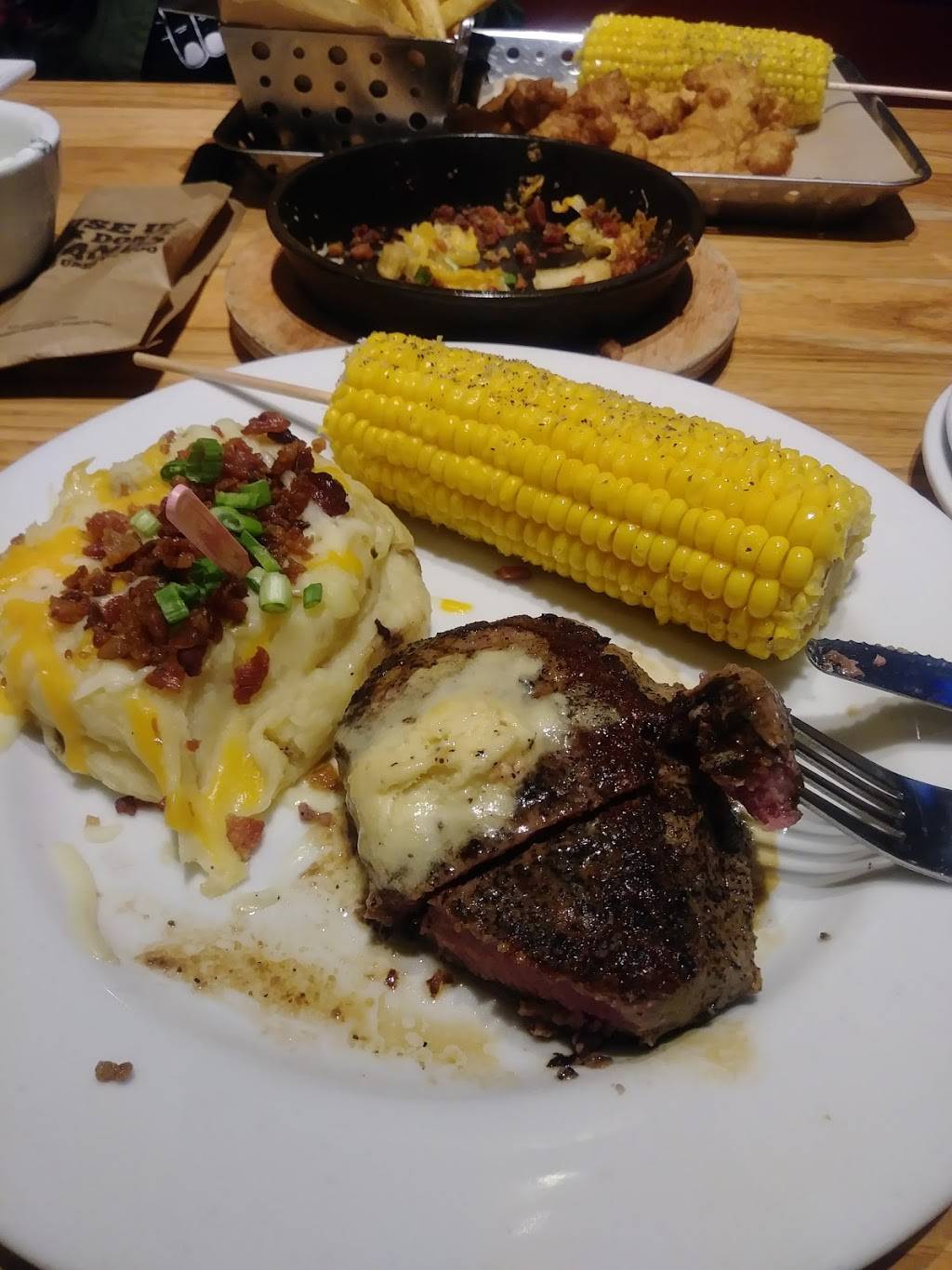 Chilis Grill & Bar | meal takeaway | 255 E Basse Rd #1100, San Antonio, TX 78209, USA | 2108041110 OR +1 210-804-1110