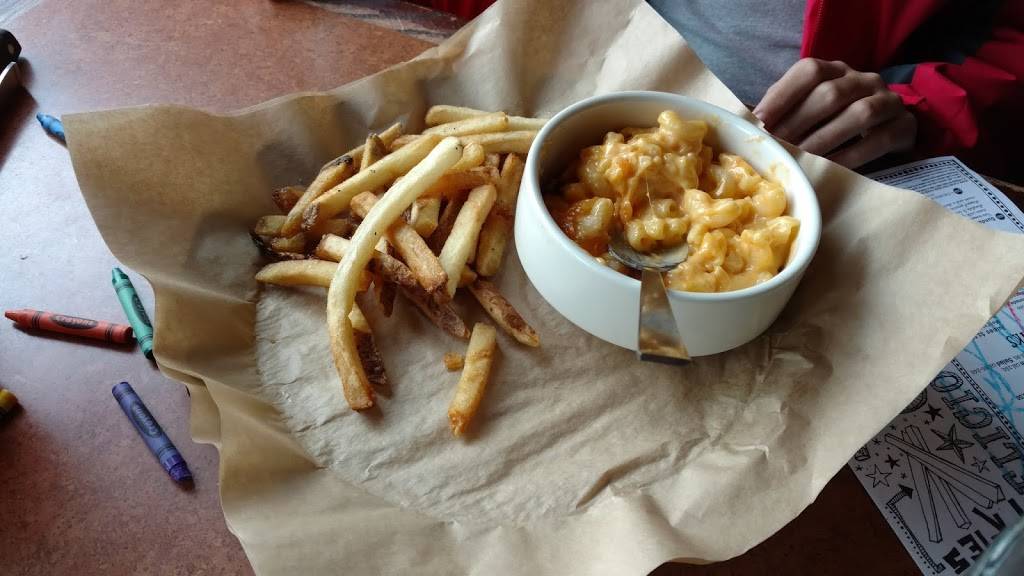 TGI Fridays | restaurant | 125 Montrose W Ave, Copley, OH 44321, USA | 3306654882 OR +1 330-665-4882