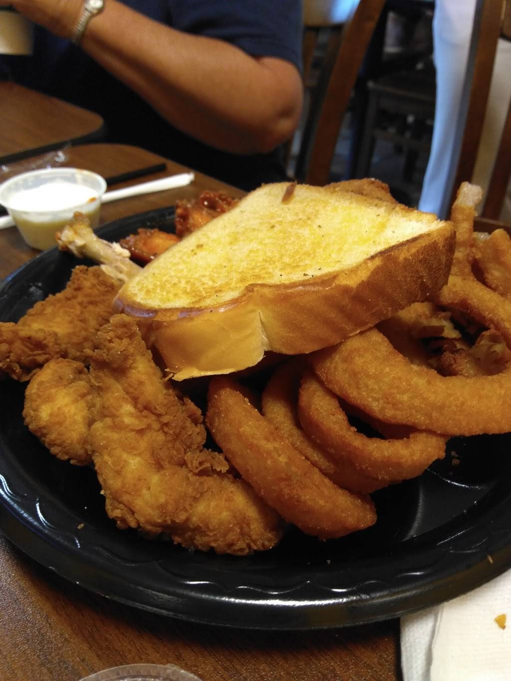 Louies chicken | restaurant | 1410 Gilmer Ave, Tallassee, AL 36078, USA | 3342520400 OR +1 334-252-0400