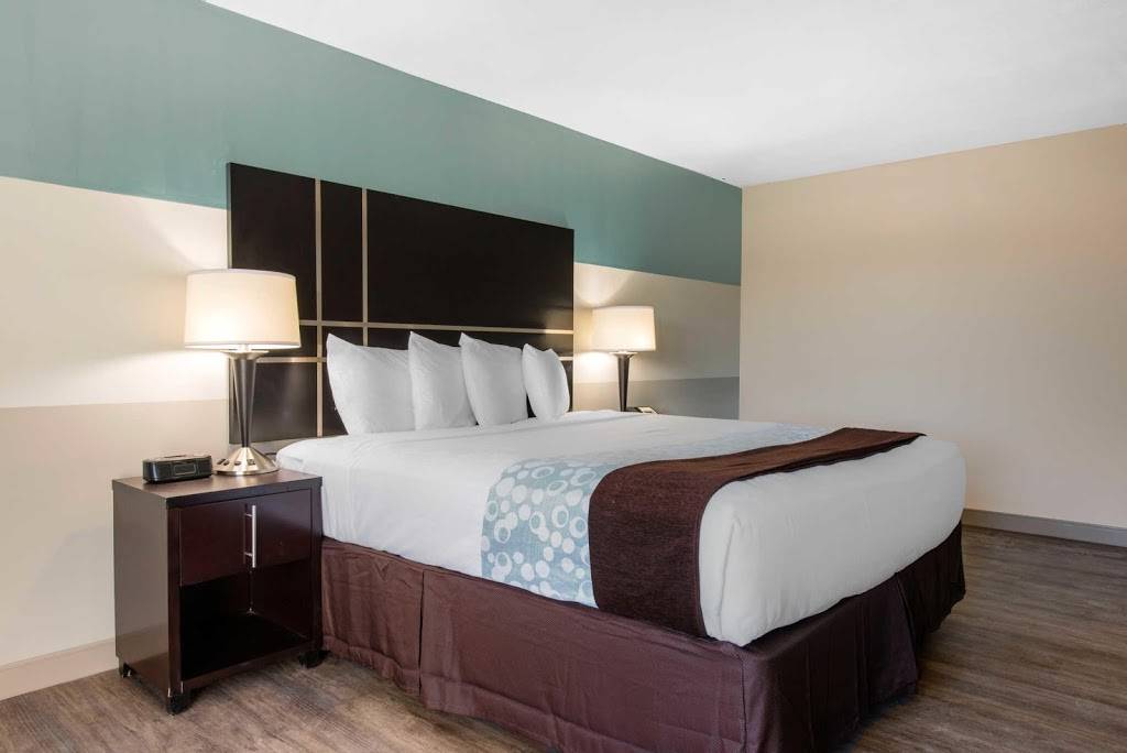 Palazzo Lakeside Hotel, a Magic Moment Hotel Collection Member | restaurant | 4944 W Irlo Bronson Memorial Hwy, Kissimmee, FL 34746, USA | 4075078500 OR +1 407-507-8500