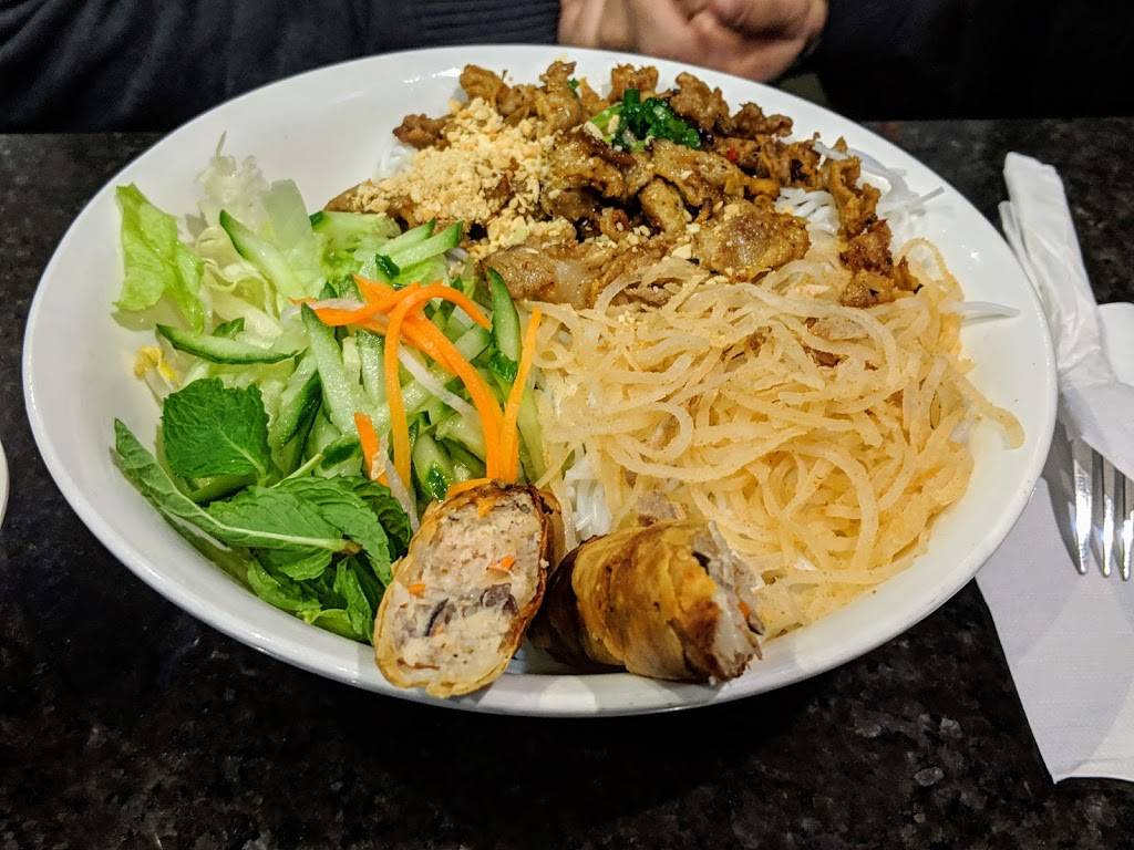 Pho Tran | restaurant | 809 Victoria St N, Kitchener, ON N2B 1Y4, Canada | 5197446066 OR +1 519-744-6066