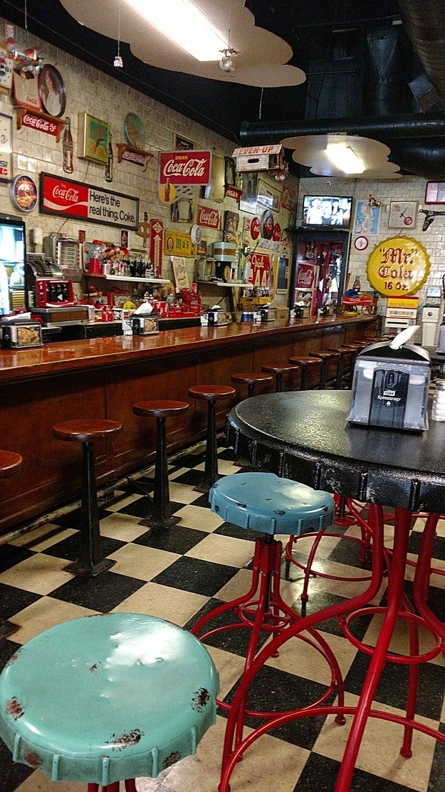 Coney Island | restaurant | 77 S Cherry St, Galesburg, IL 61401, USA | 3093434990 OR +1 309-343-4990