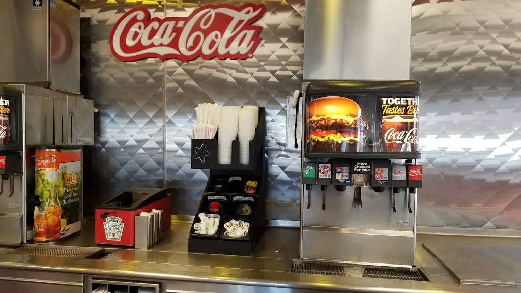 Carls Jr. Green Burrito | restaurant | 2820 E Lincoln Ave, Anaheim, CA 92806, USA | 7146302874 OR +1 714-630-2874