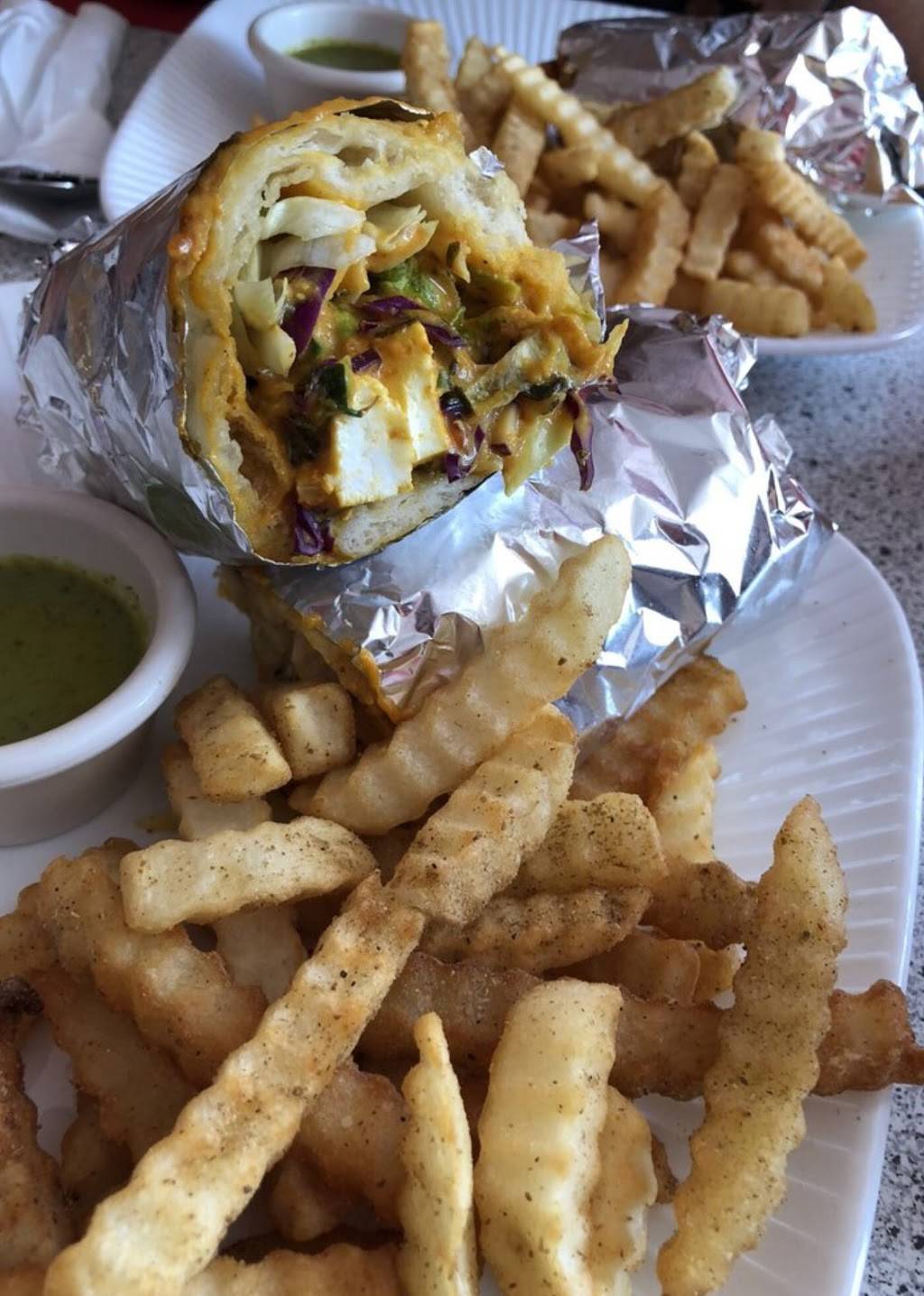 Wraps N Curry | restaurant | 4221 W Bell Rd #111, Phoenix, AZ 85053, USA | 6028661907 OR +1 602-866-1907