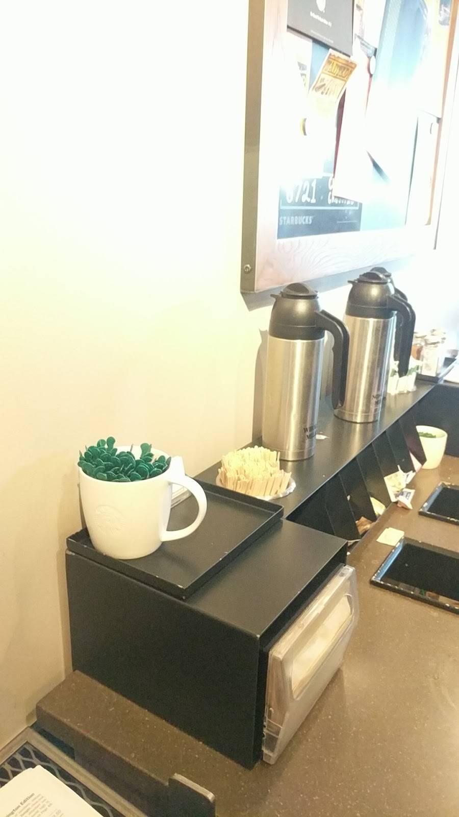 Starbucks | cafe | 14423 Chantilly Crossing Ln, Chantilly, VA 20151, USA | 7038157091 OR +1 703-815-7091