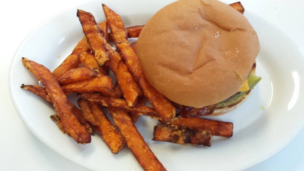 Ellis Variety and Diner | restaurant | 126 Weld St, Dixfield, ME 04224, USA | 2075628284 OR +1 207-562-8284