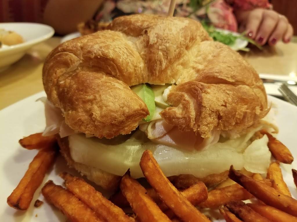 Cocos Bakery Restaurant | restaurant | 2501 Via Campo, Montebello, CA 90640, USA | 3237284690 OR +1 323-728-4690