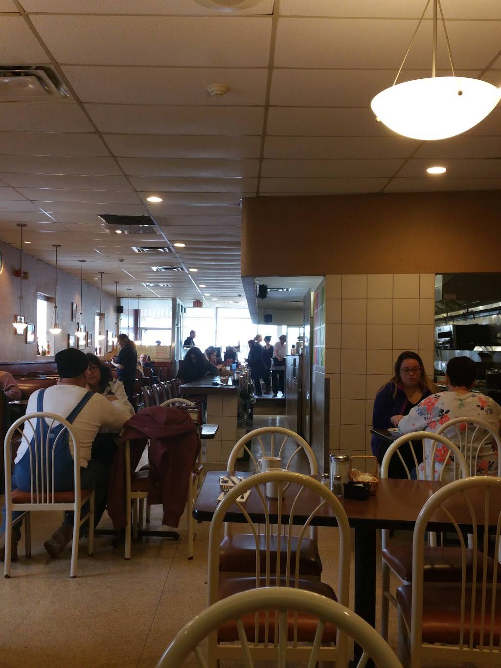 ZJs Family Restaurant | restaurant | 140 Pine St, Hamburg, NY 14075, USA | 7166461333 OR +1 716-646-1333