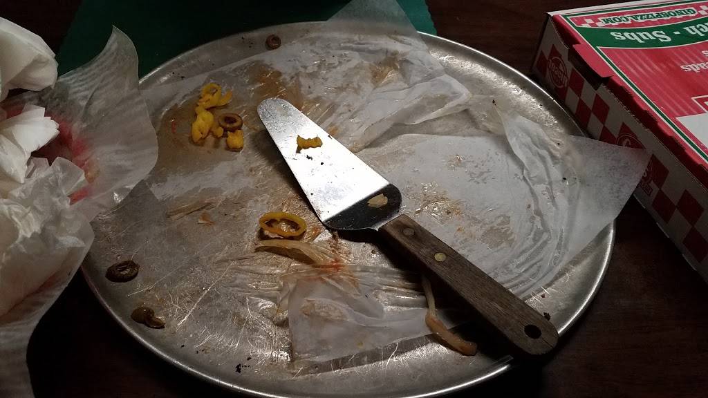 Ginos Pizza & Spaghetti House | restaurant | 16 Davis Ave, Elkins, WV 26241, USA | 3046365522 OR +1 304-636-5522