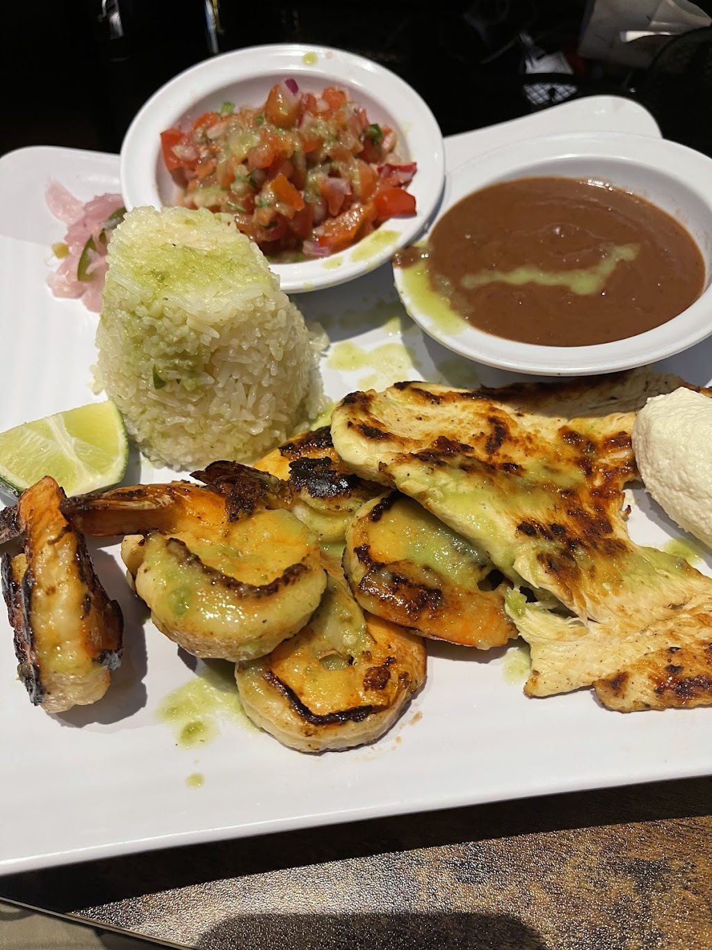 Pupuseria La Familiar | restaurant | 8480 Annapolis Rd, New Carrollton, MD 20784, USA | 2407144978 OR +1 240-714-4978