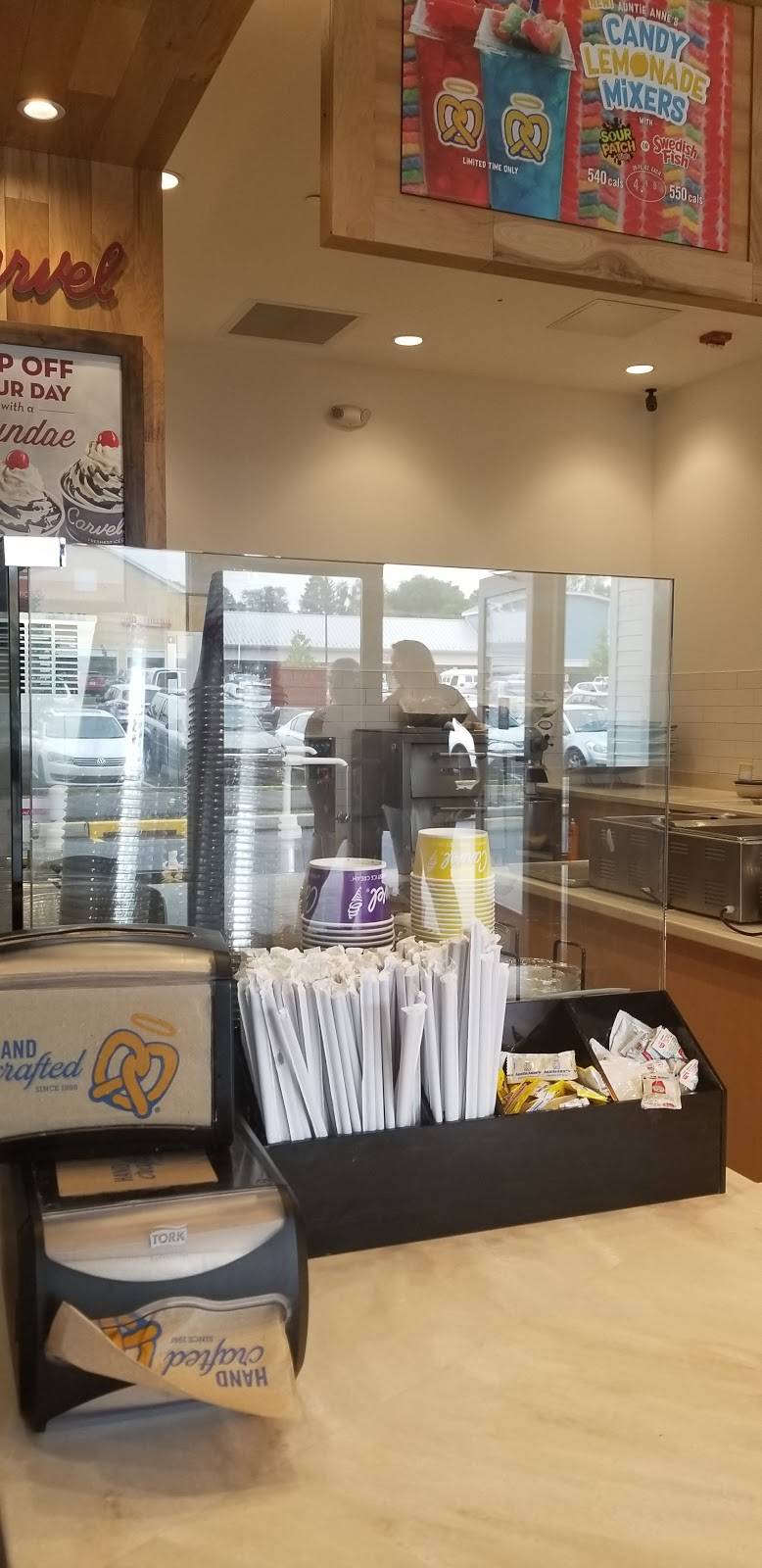 Auntie Annes | bakery | 311 Stanley K Tanger Dr Suite 1525, Lancaster, PA 17602, USA | 7176212665 OR +1 717-621-2665