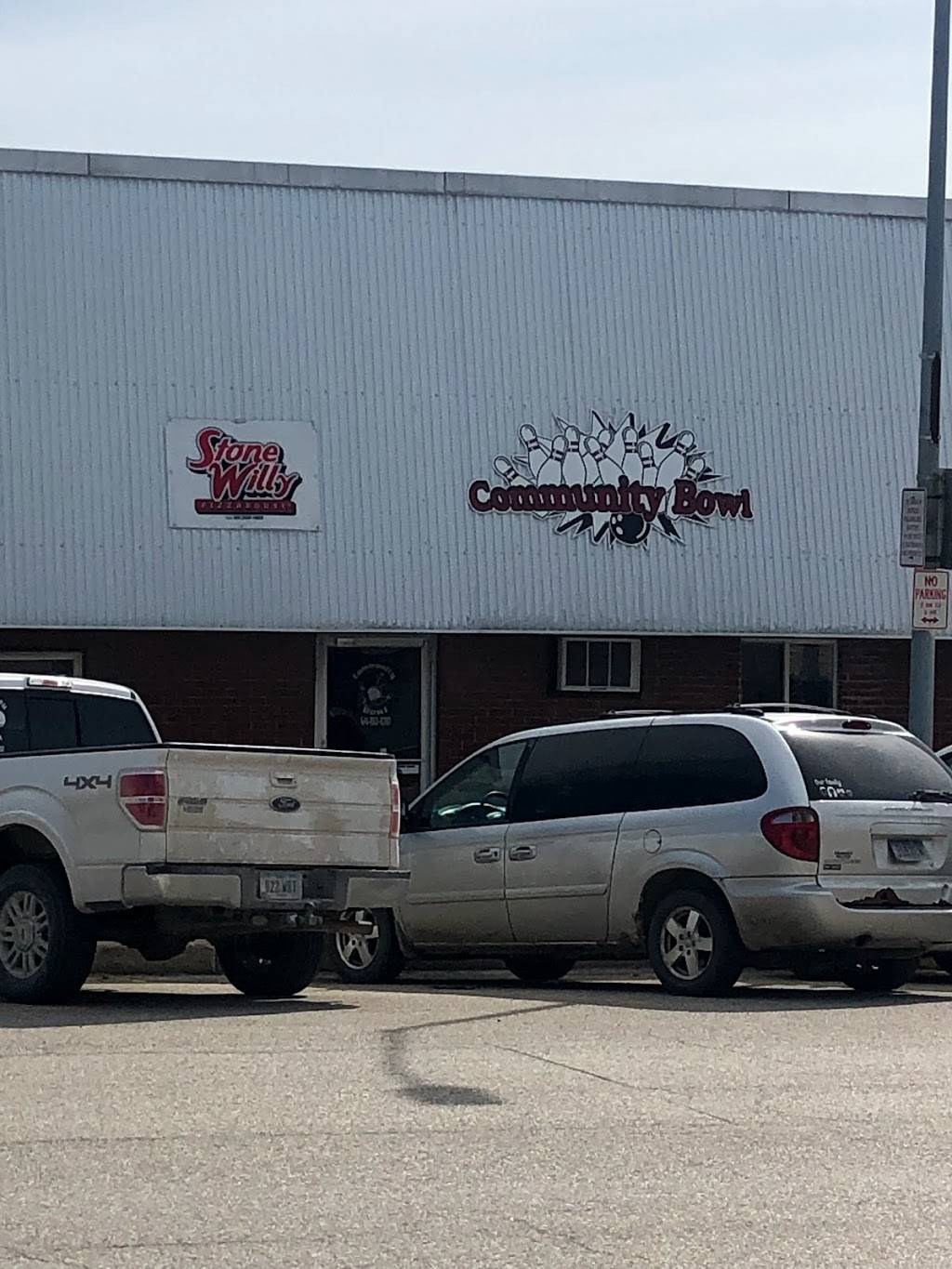 Community Bowl Bar and Grill | restaurant | 518 Main St, Dumont, IA 50625, USA | 6418573787 OR +1 641-857-3787