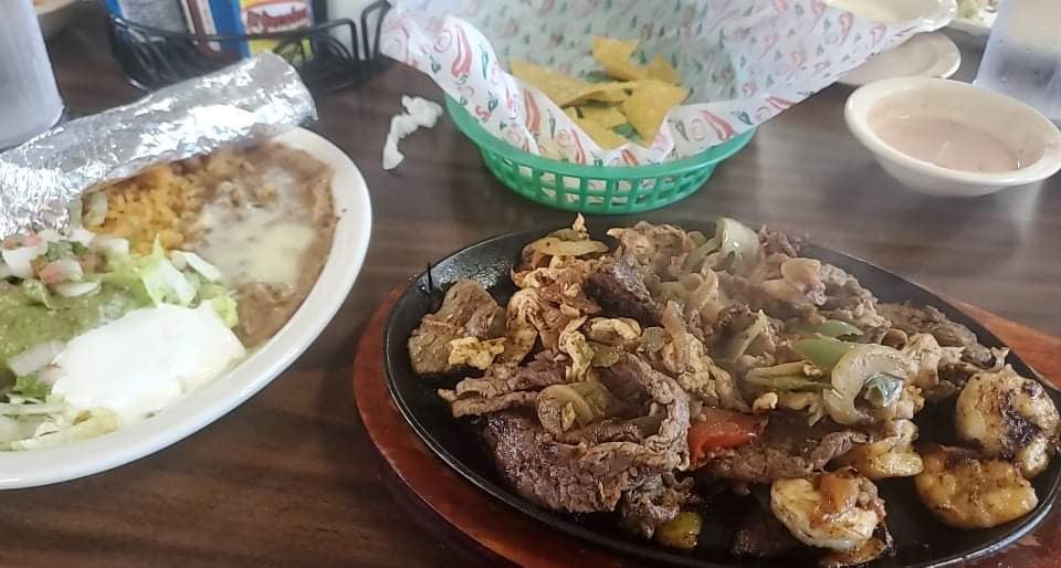 El Charro | restaurant | Coffeyville, KS 67337, USA | 6209485030 OR +1 620-948-5030