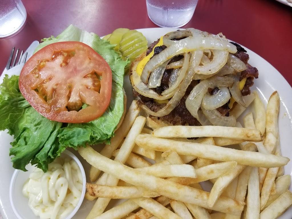 Red Maple Eatery | restaurant | 12 Robertson Rd, Luck, WI 54853, USA | 7154728987 OR +1 715-472-8987