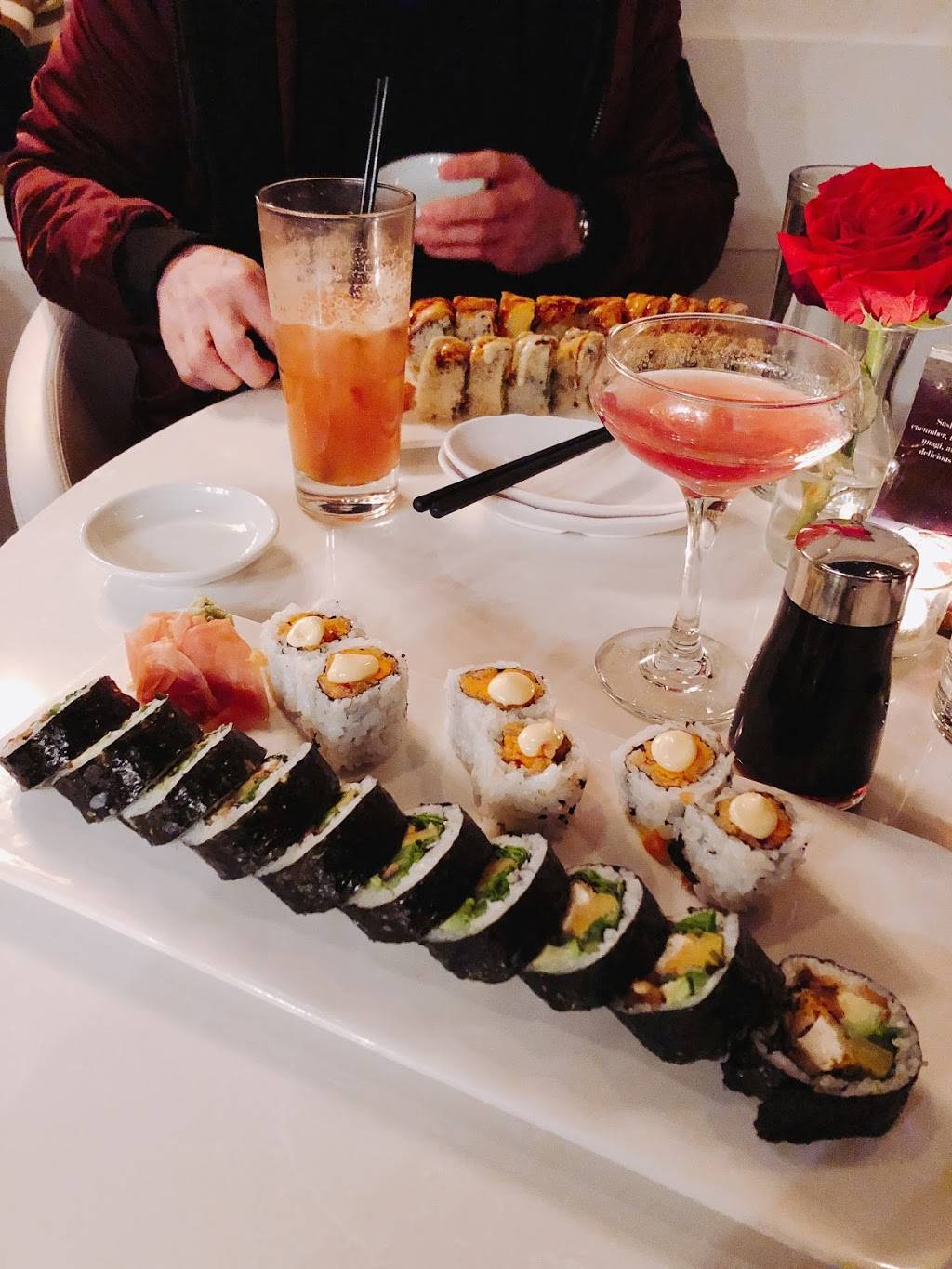 Friends Sushi | restaurant | 710 N Rush St, Chicago, IL 60611, USA | 3127878998 OR +1 312-787-8998