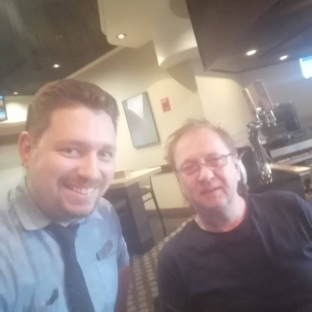 Rimrock Bar & Grille | restaurant | 2435 S 47th St, Phoenix, AZ 85034, USA | 4808046001 OR +1 480-804-6001