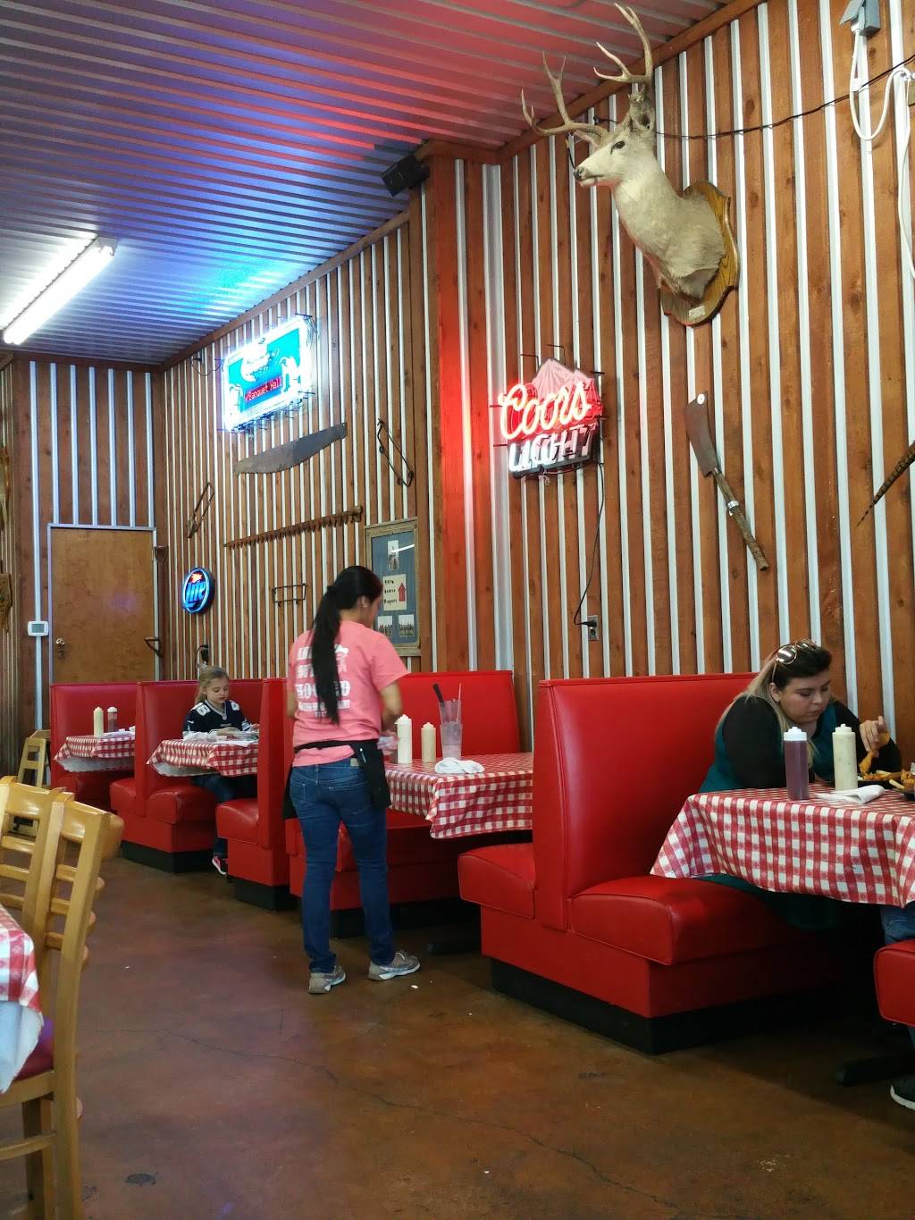 Farm House Mexia | restaurant | 1401 E Milam St, Mexia, TX 76667, USA | 2544720512 OR +1 254-472-0512