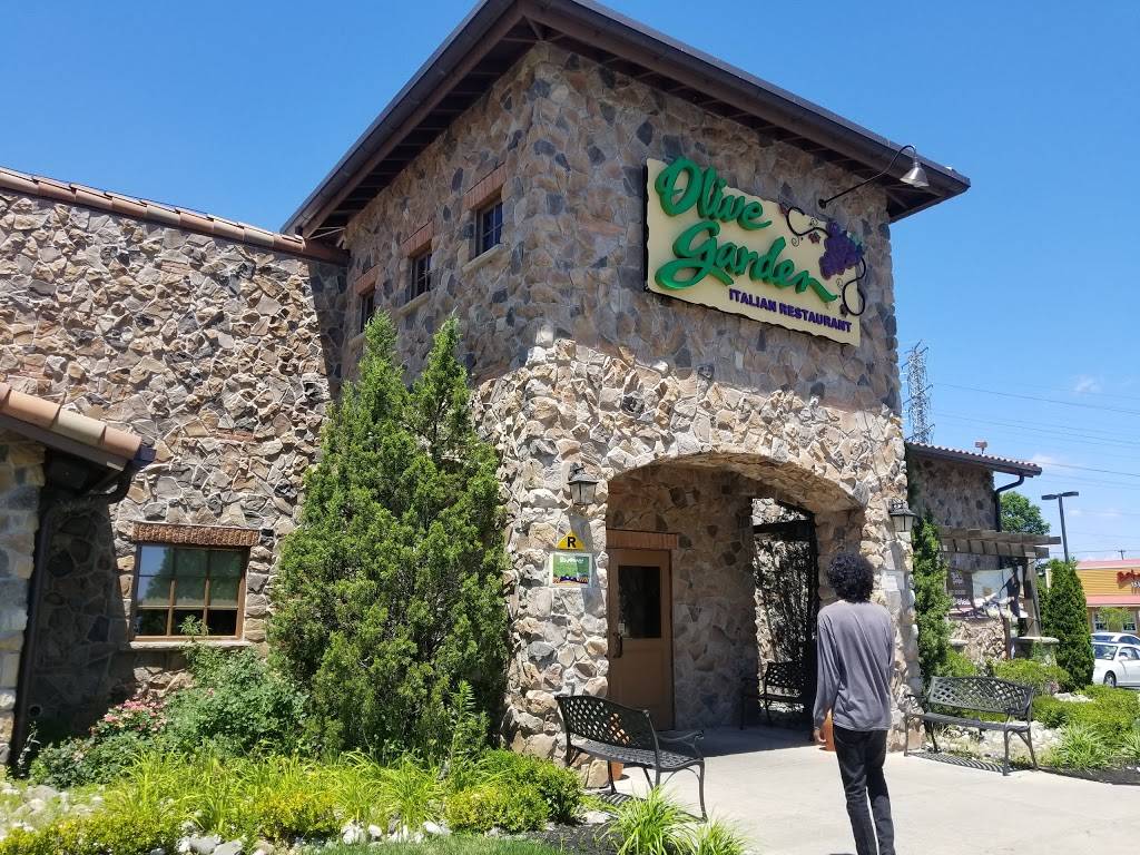Olive Garden Italian Restaurant | meal takeaway | 510 Woodbridge Center Dr, Woodbridge, NJ 07095, USA | 7327263191 OR +1 732-726-3191