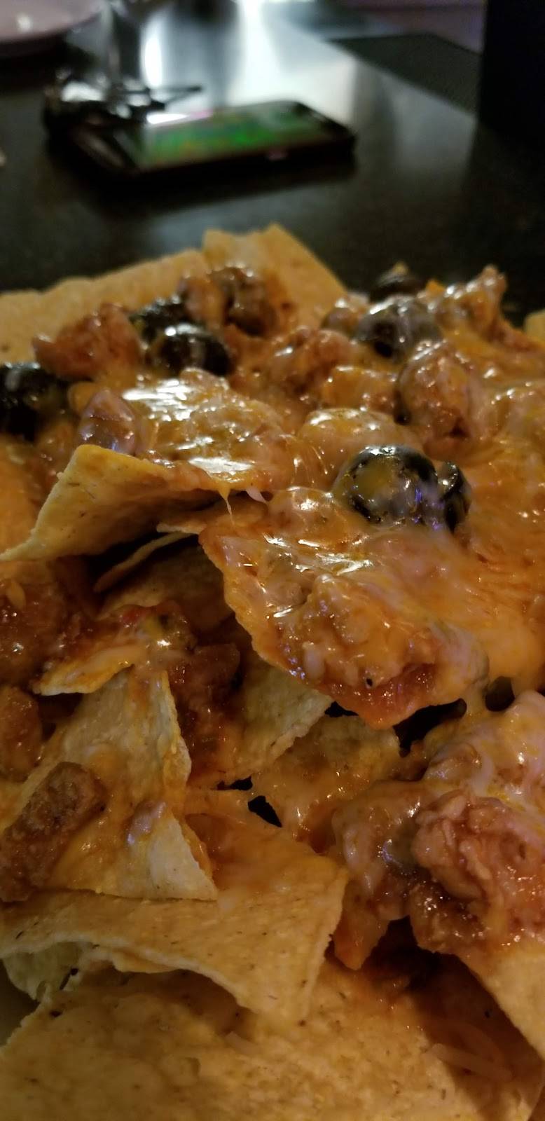 The Four4 Bar & Grill | restaurant | 45-1117 Kamehameha Hwy, Kaneohe, HI 96744, USA | 8088921289 OR +1 808-892-1289