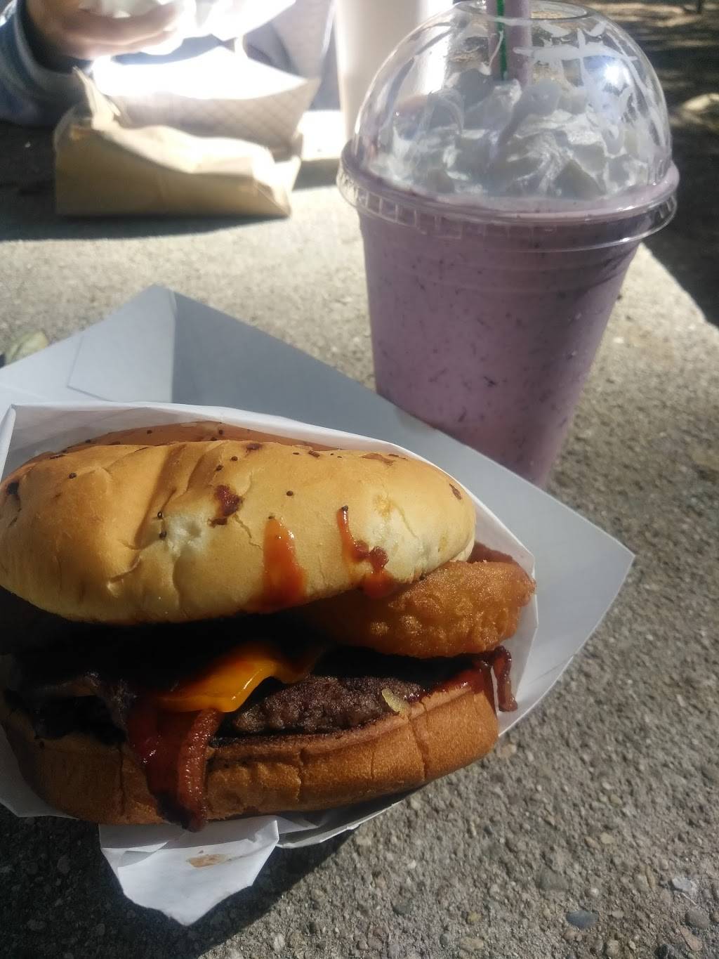 Summit Drive In | restaurant | 12689 Ojai Rd, Ojai, CA 93023, USA | 8052290030 OR +1 805-229-0030