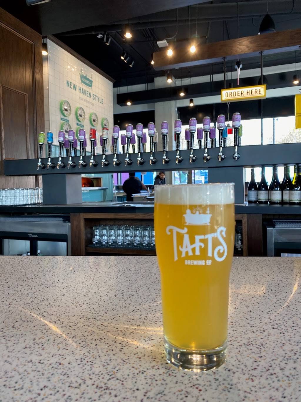 Tafts Brewpourium Columbus | restaurant | 440 W Broad St, Columbus, OH 43215, USA | 6144898900 OR +1 614-489-8900