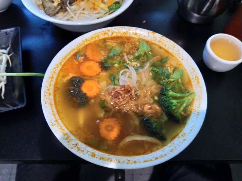 Authentic Vietnamese Pho House (GREENBANK LOCATION) | restaurant | 250 Greenbank Rd, Nepean, ON K2H 8X4, Canada | 6136958388 OR +1 613-695-8388