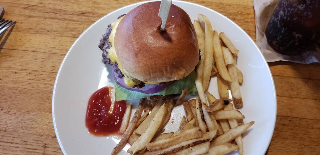 Applebees Grill + Bar | restaurant | 5100 S 76th St, Greendale, WI 53129, USA | 4144238013 OR +1 414-423-8013