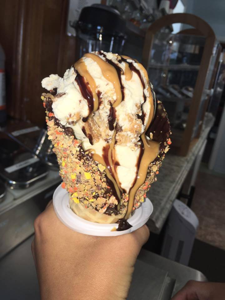 Sundaes on Sylvan | restaurant | 253 Kelly St, Rome City, IN 46784, USA | 2608544815 OR +1 260-854-4815
