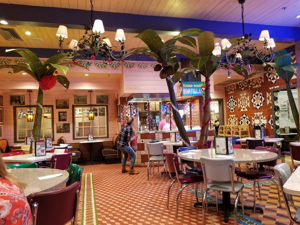 Chuys | restaurant | Service Rd, 9700 N Fwy, Fort Worth, TX 76177, USA | 8177416090 OR +1 817-741-6090