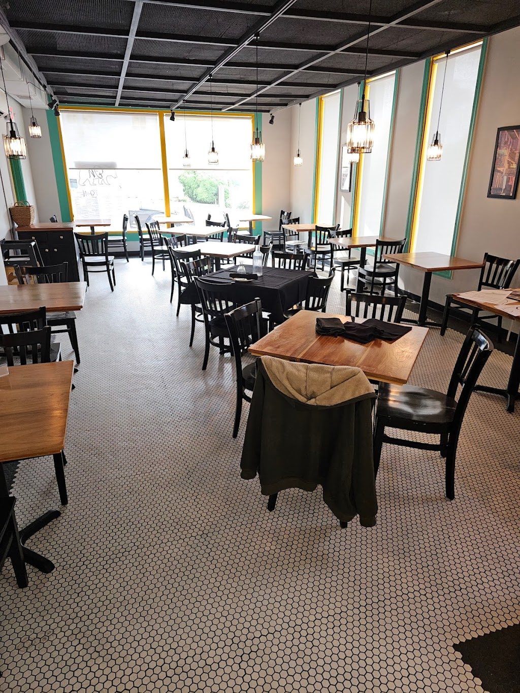 Ours noir | restaurant | 311 Gay St, Washington, VA 22747, USA | 5402275047 OR +1 540-227-5047