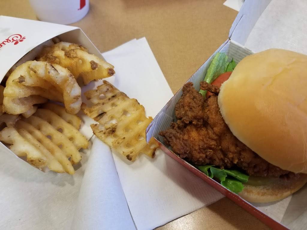 Chick-fil-A | restaurant | 7990 E Central Ave, Wichita, KS 67206, USA | 3166832691 OR +1 316-683-2691