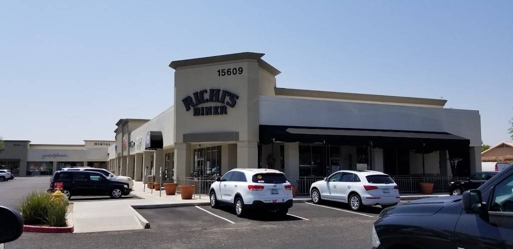 Richis Diner | restaurant | 15609 W Bell Rd Suite 100, Surprise, AZ 85374, USA | 6235561733 OR +1 623-556-1733