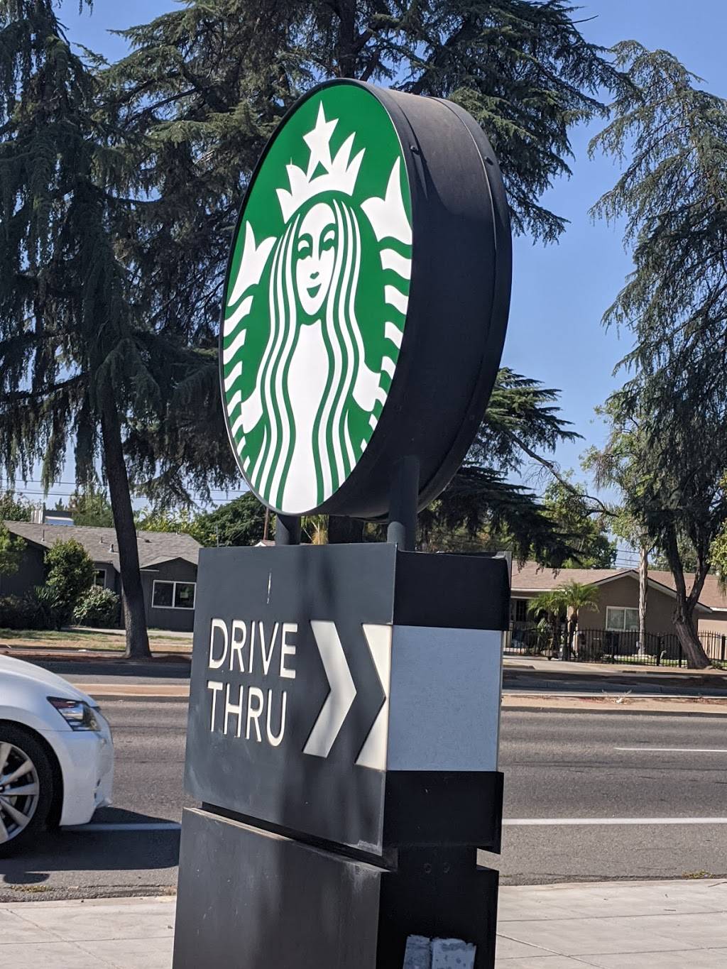 Starbucks | cafe | 4171 E Ashlan Ave, Fresno, CA 93726, USA | 5592280146 OR +1 559-228-0146