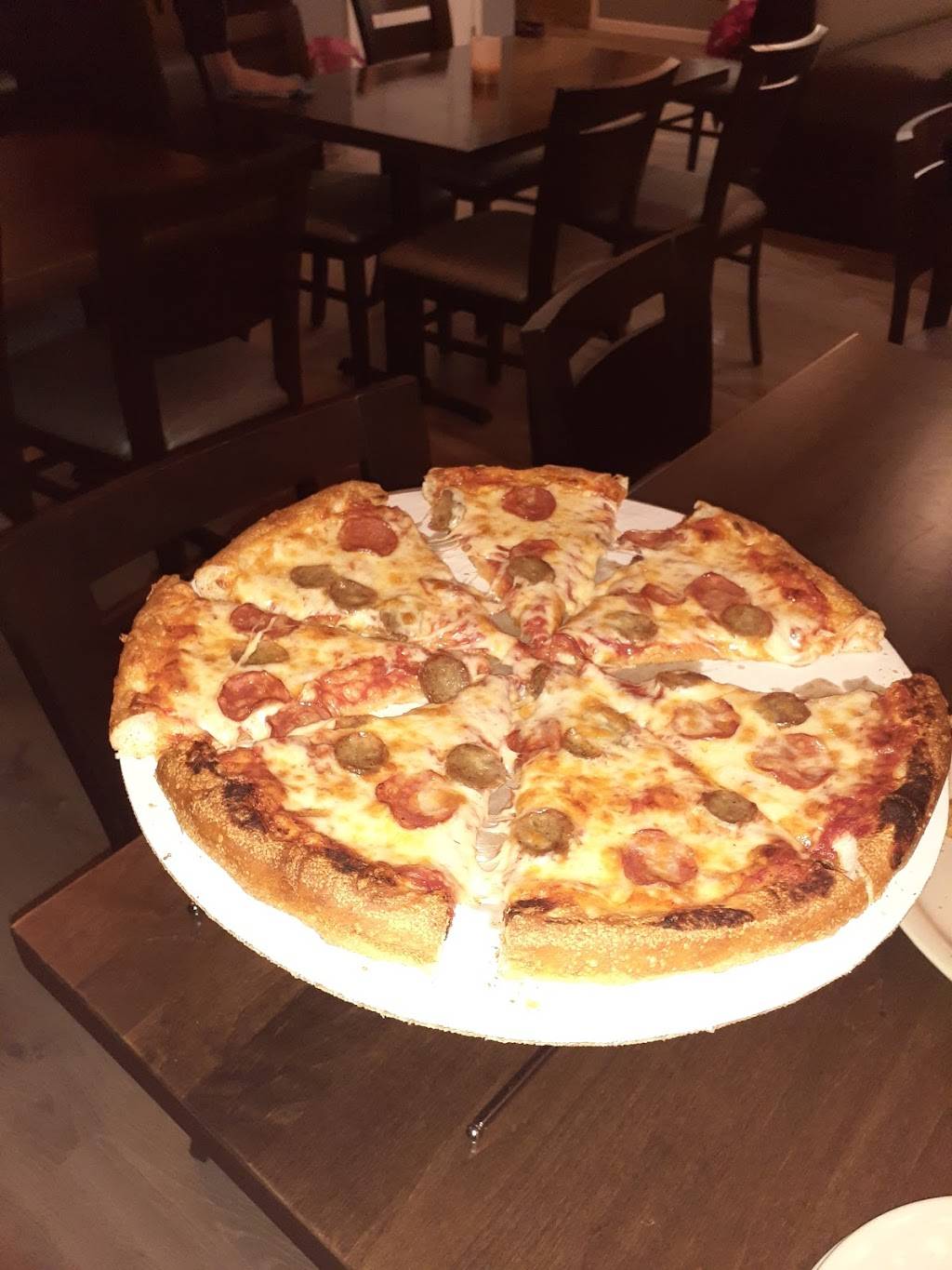 Gregs Tavern | restaurant | 208 Rantoul St, Beverly, MA 01915, USA | 9787208911 OR +1 978-720-8911