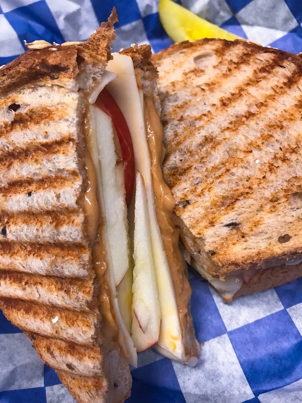 Cowabunga | restaurant | 254 Robinson St, Wakefield, RI 02879, USA | 4012279333 OR +1 401-227-9333