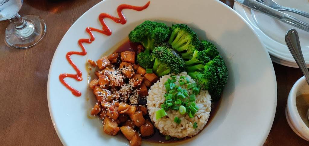 Dannys on the Green | restaurant | 6250 Club House Dr SE, Salem, OR 97306, USA | 5033634653 OR +1 503-363-4653