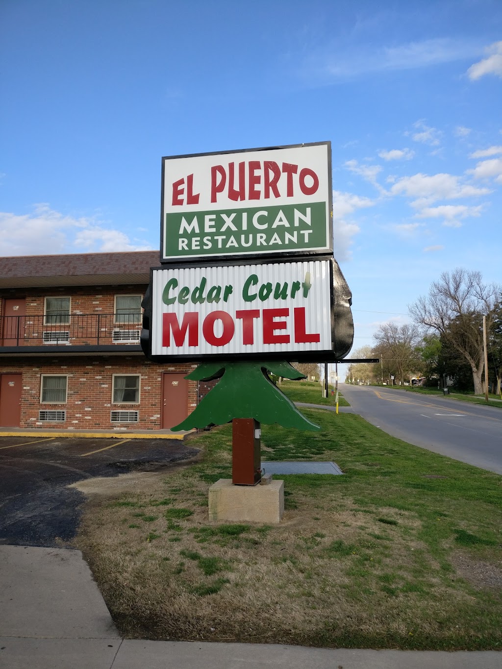 El Puerto Mexican Restaurant | restaurant | 901 E Crawford St, Clay Center, KS 67432, USA | 7856325112 OR +1 785-632-5112