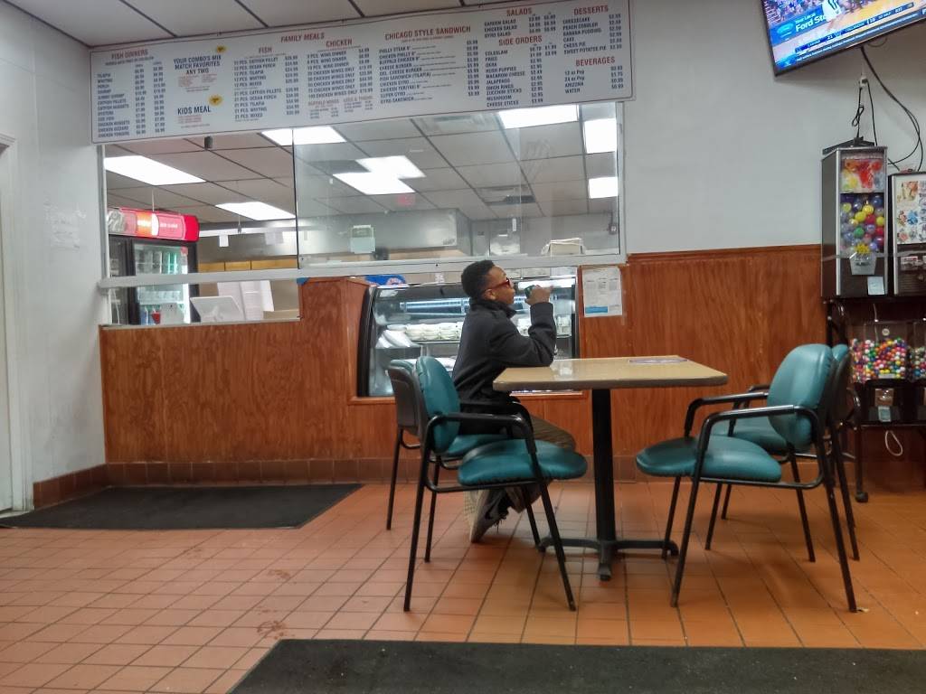 Hook Fish & Chicken | restaurant | 5790 Colerain Ave, Cincinnati, OH 45239, USA | 5138188123 OR +1 513-818-8123