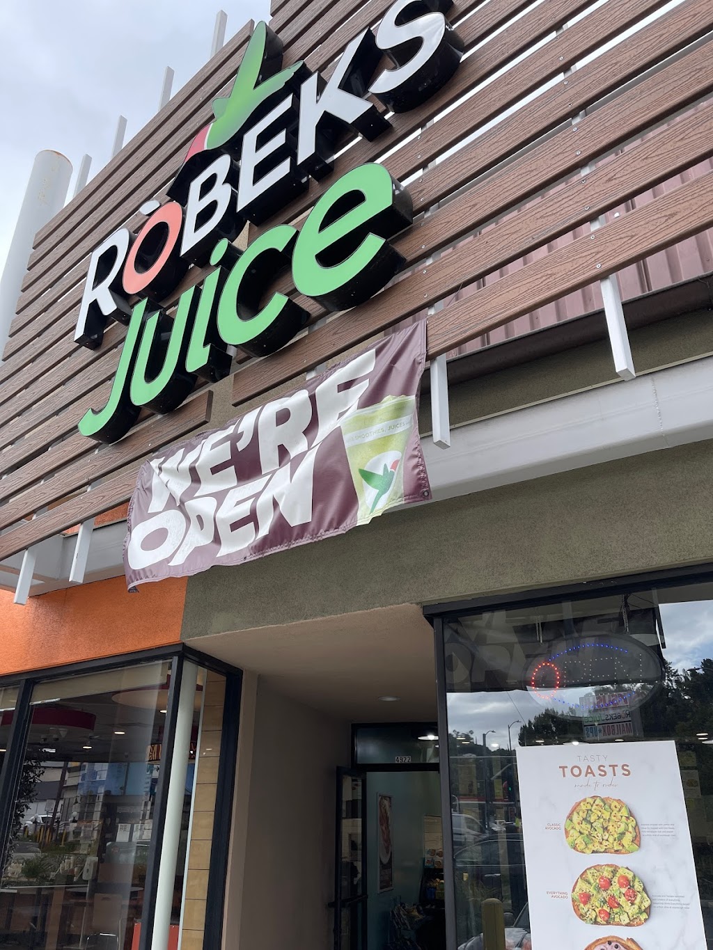 Robeks Fresh Juices & Smoothies | restaurant | 4922 Balboa Blvd, Encino, CA 91316, USA | 7472823322 OR +1 747-282-3322