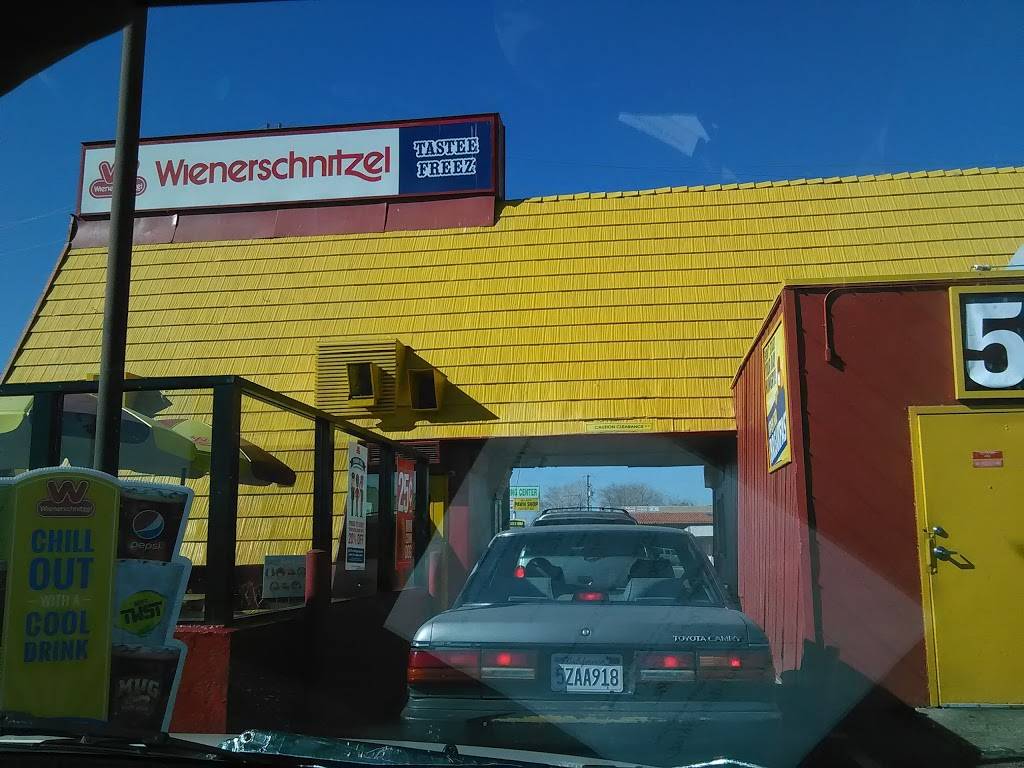 Wienerschnitzel | restaurant | 601 W Ave J, Lancaster, CA 93534, USA | 6619514622 OR +1 661-951-4622