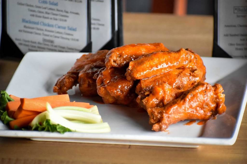 Backspin Texas Sports Bar & Grill | restaurant | 165 Hargraves Dr p100, Austin, TX 78737, USA | 5125183033 OR +1 512-518-3033