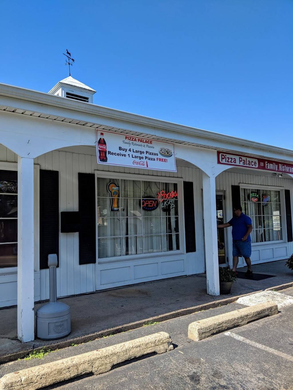 Pizza Palace | restaurant | 725 S Main St, Middletown, CT 06457, USA | 8603464887 OR +1 860-346-4887