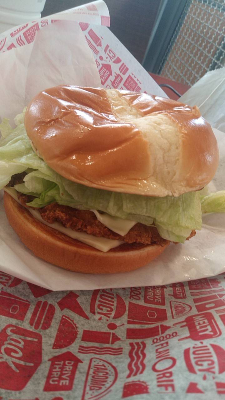 Jack in the Box | restaurant | 1471 N Santa Fe Ave, Vista, CA 92084, USA | 7606304895 OR +1 760-630-4895