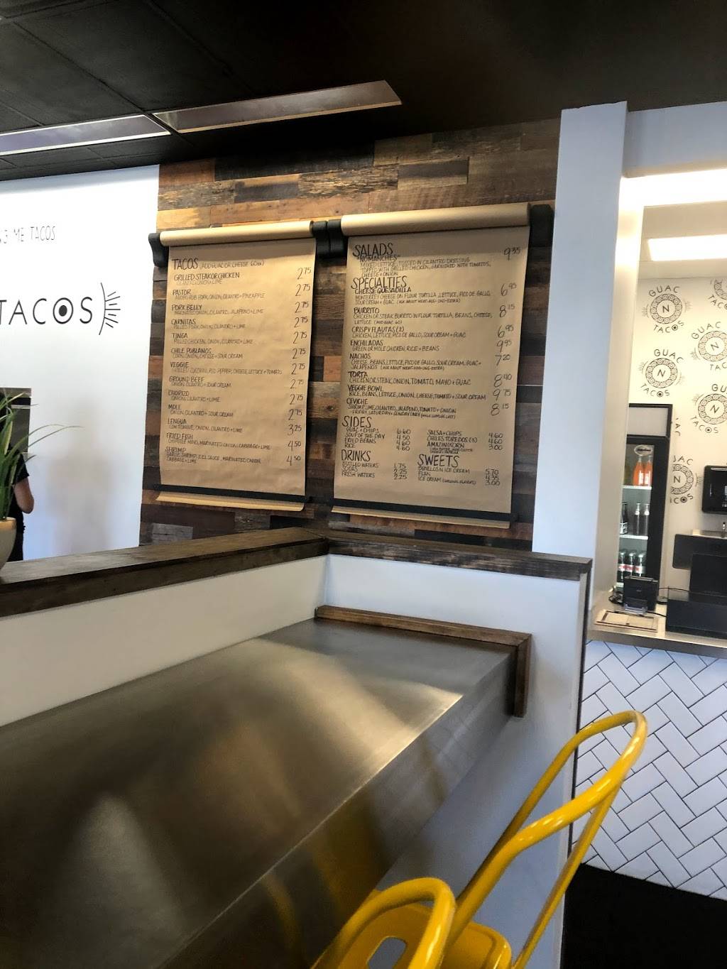 Guac N Tacos | restaurant | 522 W North Ave, Elmhurst, IL 60126, USA | 6303593155 OR +1 630-359-3155