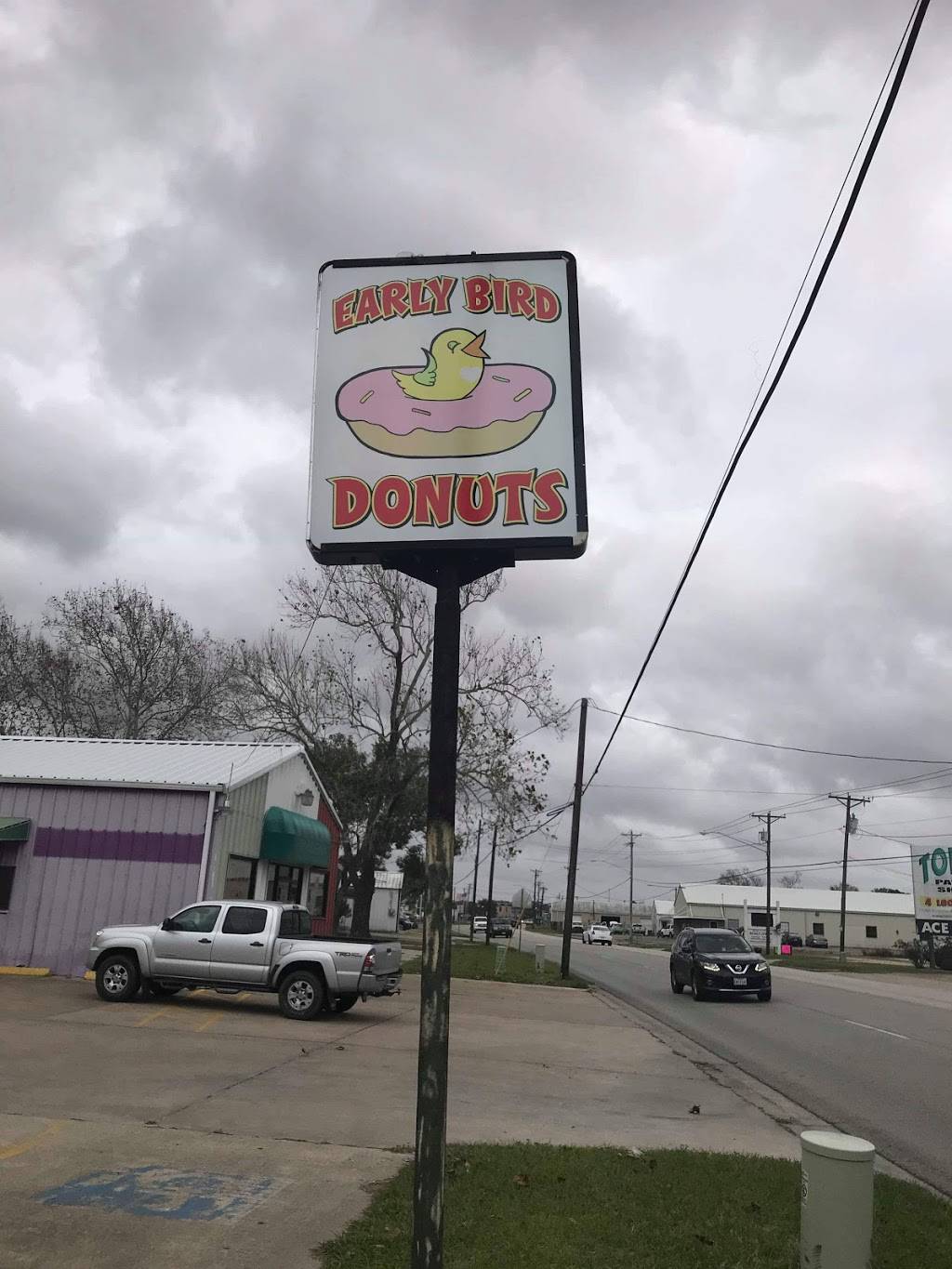 Early Bird Donuts | restaurant | 500 W Mulberry St, Angleton, TX 77515, USA | 9793313457 OR +1 979-331-3457
