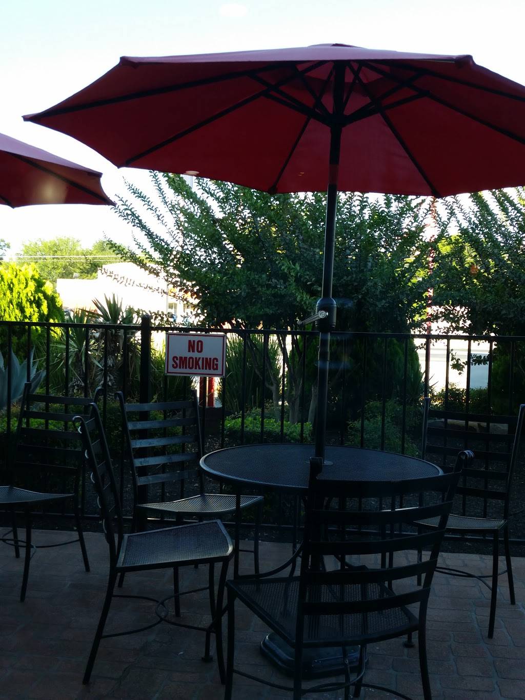 Dairy Queen | restaurant | 1125 S Colorado St, Lockhart, TX 78644, USA | 5123764817 OR +1 512-376-4817