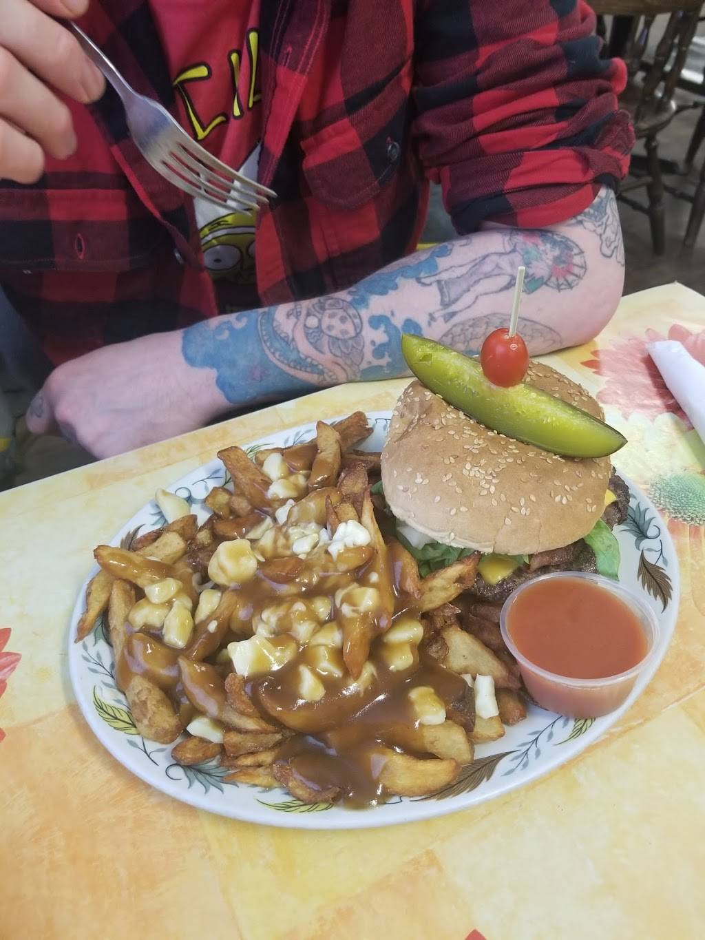 The Side Door Family Restaurant | restaurant | 33 Queen St, Crysler, ON K0A 1R0, Canada | 6139871086 OR +1 613-987-1086